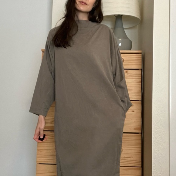 BLACK CRANE • folded neck dress - Picture 3 of 16